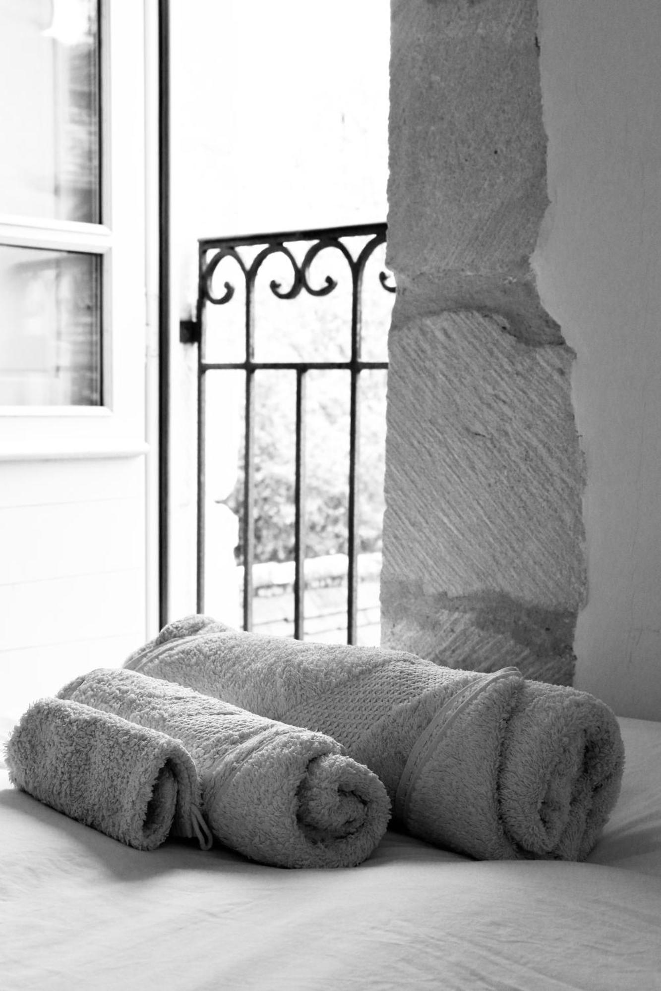 Les Perroutis Villa Saint-Alvère Szoba fotó